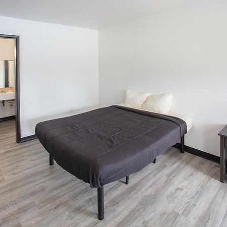 Glenstone Place Extended Stay Motel Springfield Exterior photo